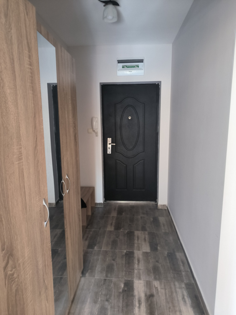 Til leje  1 soveværelse Sofia , Zona B-18 , 70 kvm | 52856281 - billede [3]