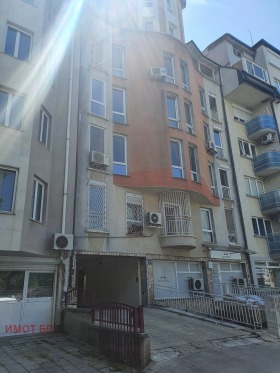 Autotalli Lozenets, Sofia