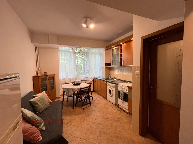 Издаје се  1 спаваћа соба Софија , Центар , 55 м2 | 68923125