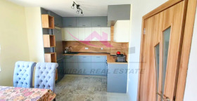 1 Schlafzimmer Pobeda, Warna