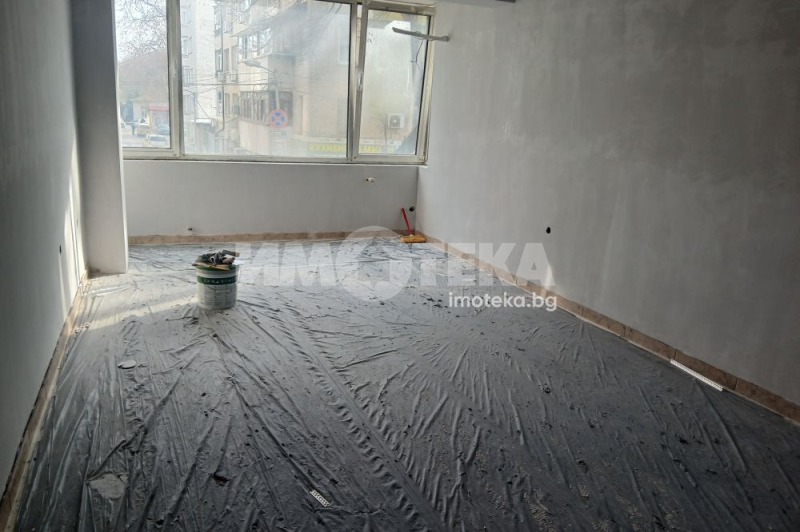 Дава под наем МАГАЗИН, гр. Варна, Окръжна болница-Генерали, снимка 3 - Магазини - 52722502