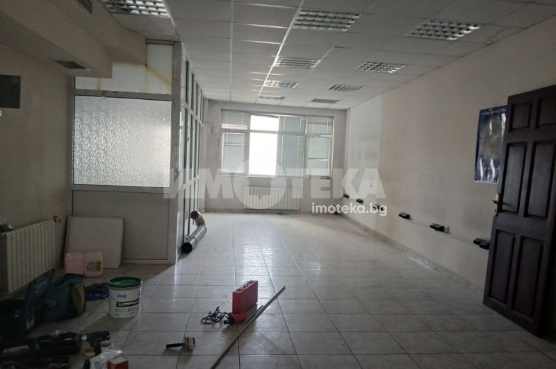 Дава под наем МАГАЗИН, гр. Варна, Окръжна болница-Генерали, снимка 2 - Магазини - 52722502