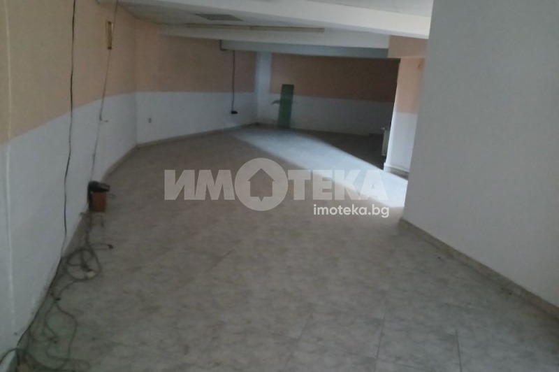 Дава под наем МАГАЗИН, гр. Варна, Окръжна болница-Генерали, снимка 6 - Магазини - 52722502