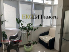 Στούντιο Δηαναβαδ, Σοφηια 1