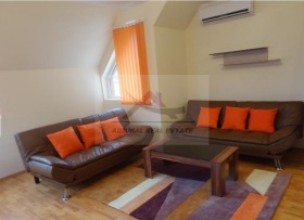 1 chambre Tsentar, Varna
