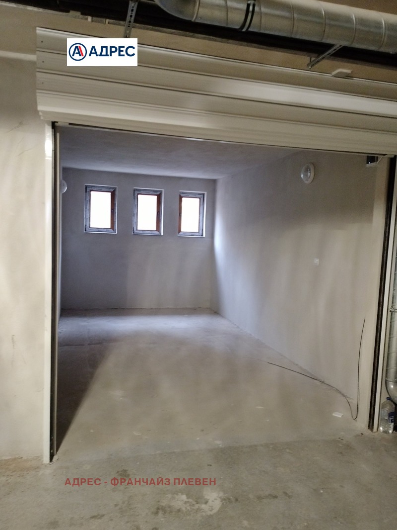 Дава под наем ГАРАЖ, ПАРКОМЯСТО, гр. Плевен, Широк център, снимка 2 - Гаражи и паркоместа - 53164629