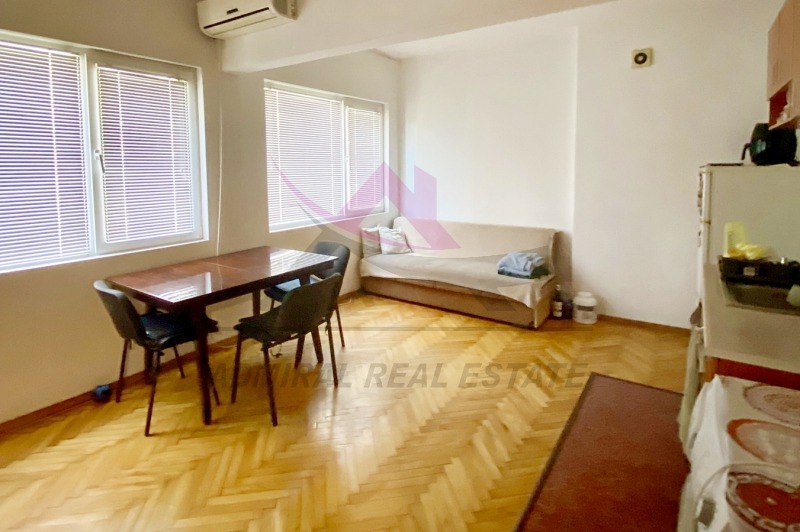 A louer  1 chambre Varna , Tsentar , 62 m² | 51356790