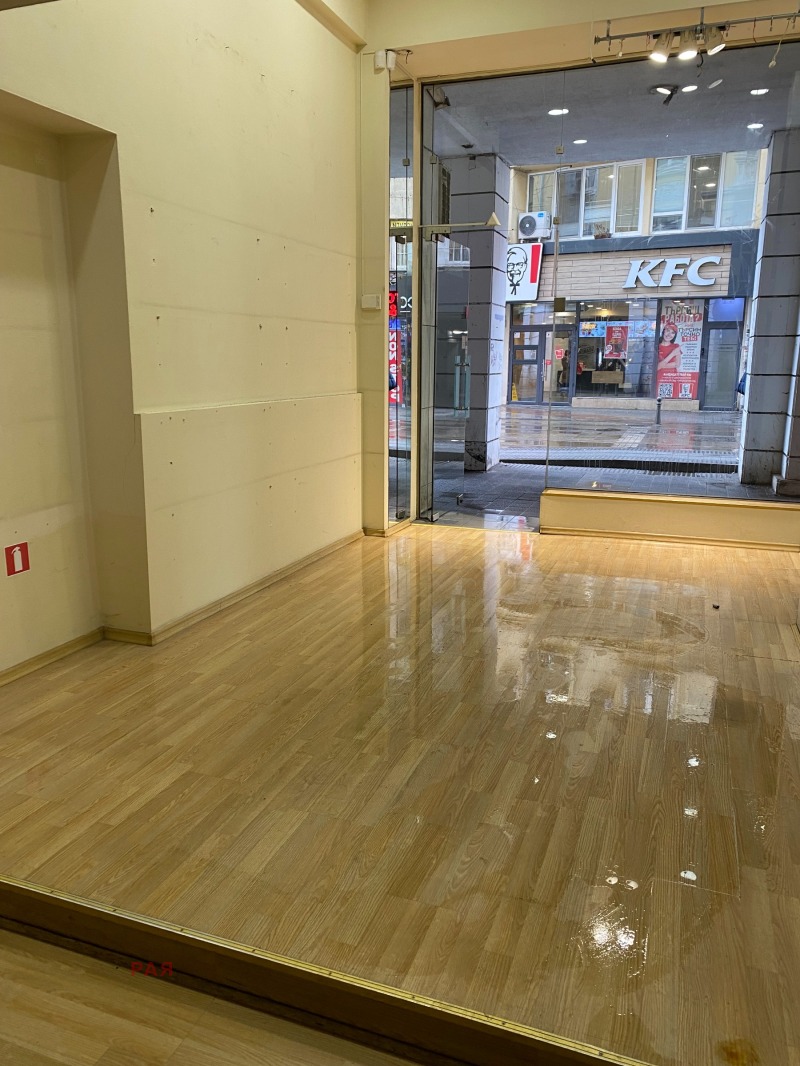 Дава под наем МАГАЗИН, гр. София, Център