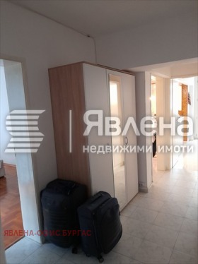 2 slaapkamers Lazur, Burgas 6