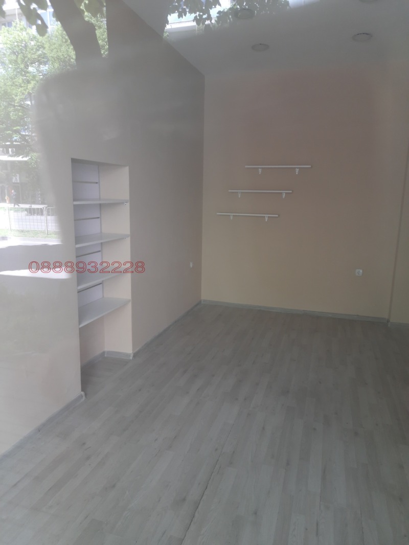 Дава под Наем МАГАЗИН в град Варна, Централна поща - 18 кв.м / 405 € » 792.11 лв.