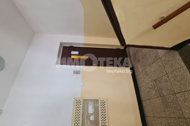 Издаје се  2 спаваће собе Софија , Центар , 80 м2 | 65204081 - слика [11]