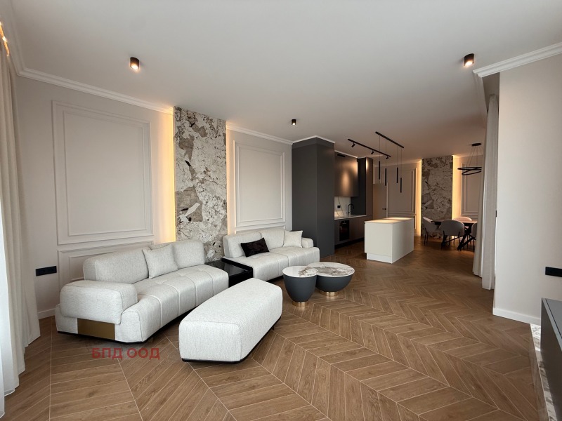 Kiadó  3 hálószobás Sofia , Centar , 201 négyzetméter | 79295779