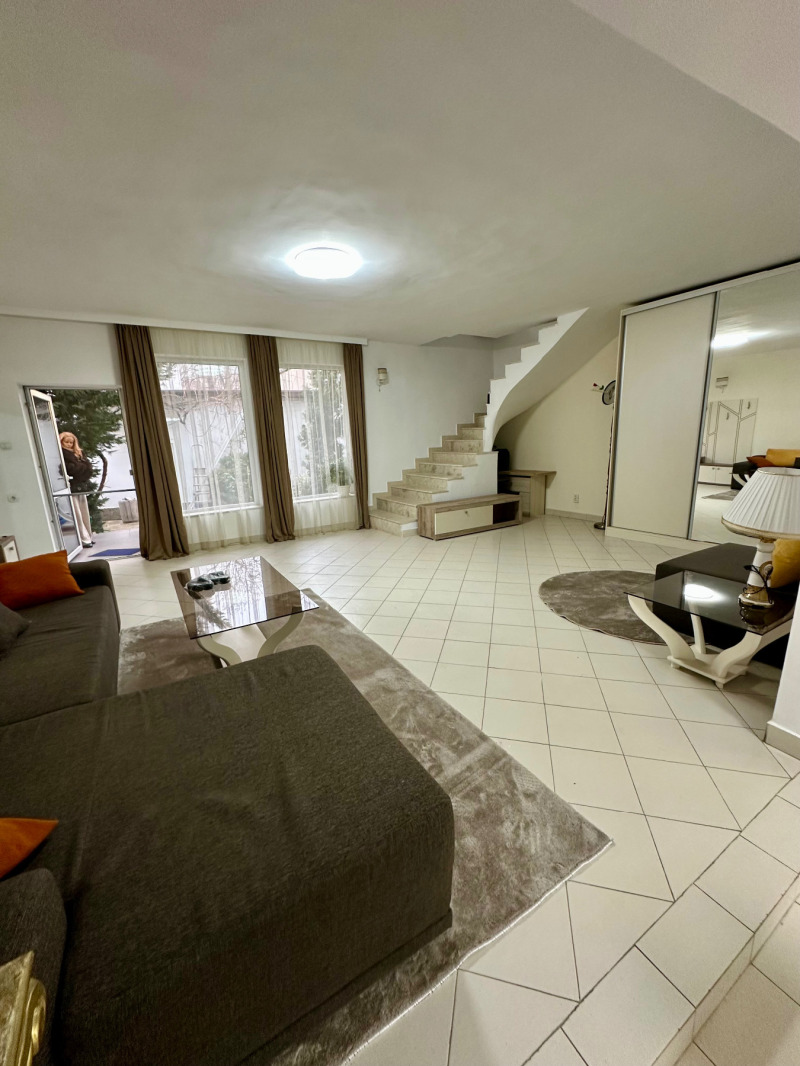 Дава под наем 3-СТАЕН, гр. Пловдив, Център, снимка 2 - Апартаменти - 53140440