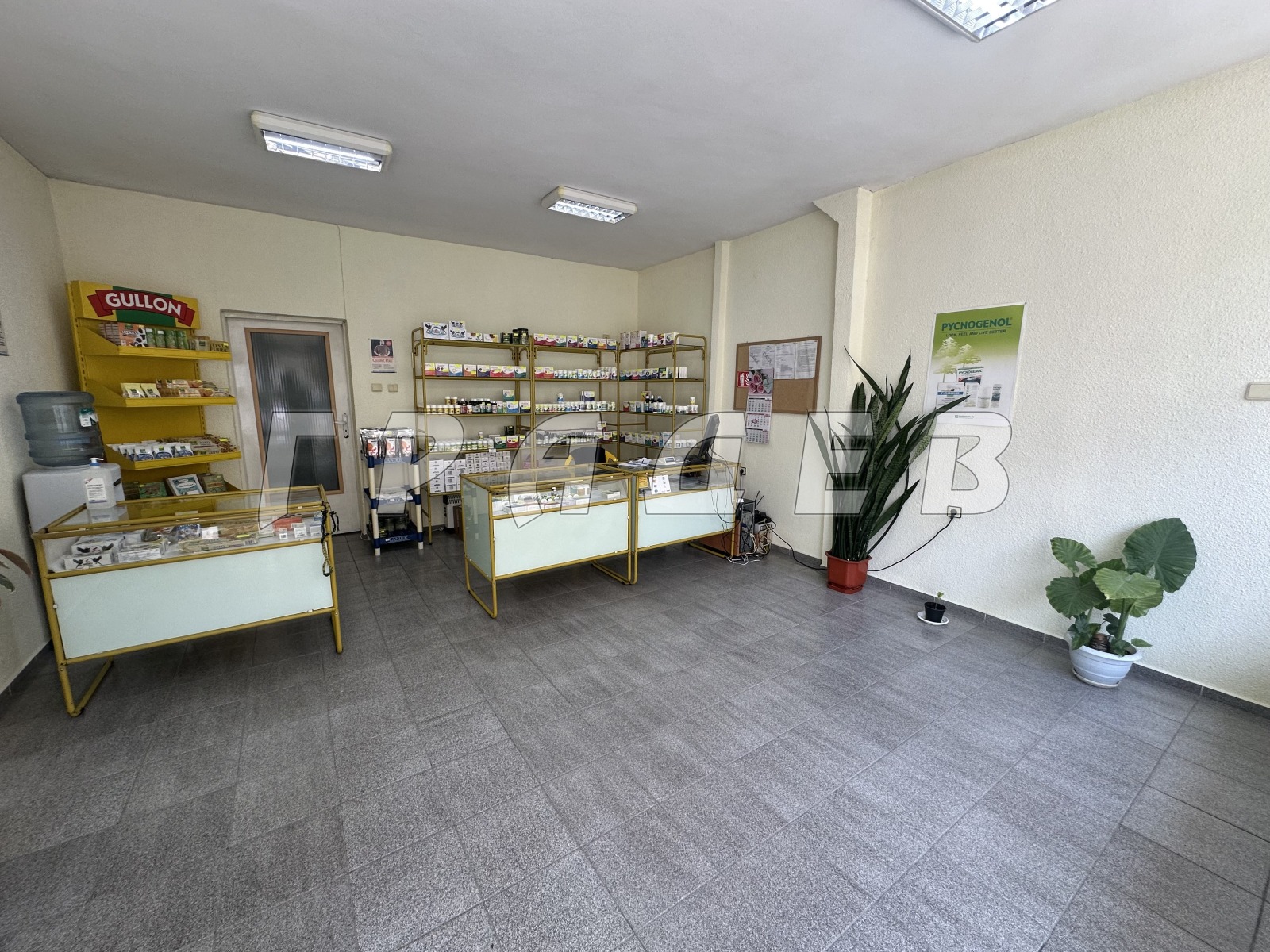 Дава под наем МАГАЗИН, гр. Русе, Център, снимка 3 - Магазини - 54211455