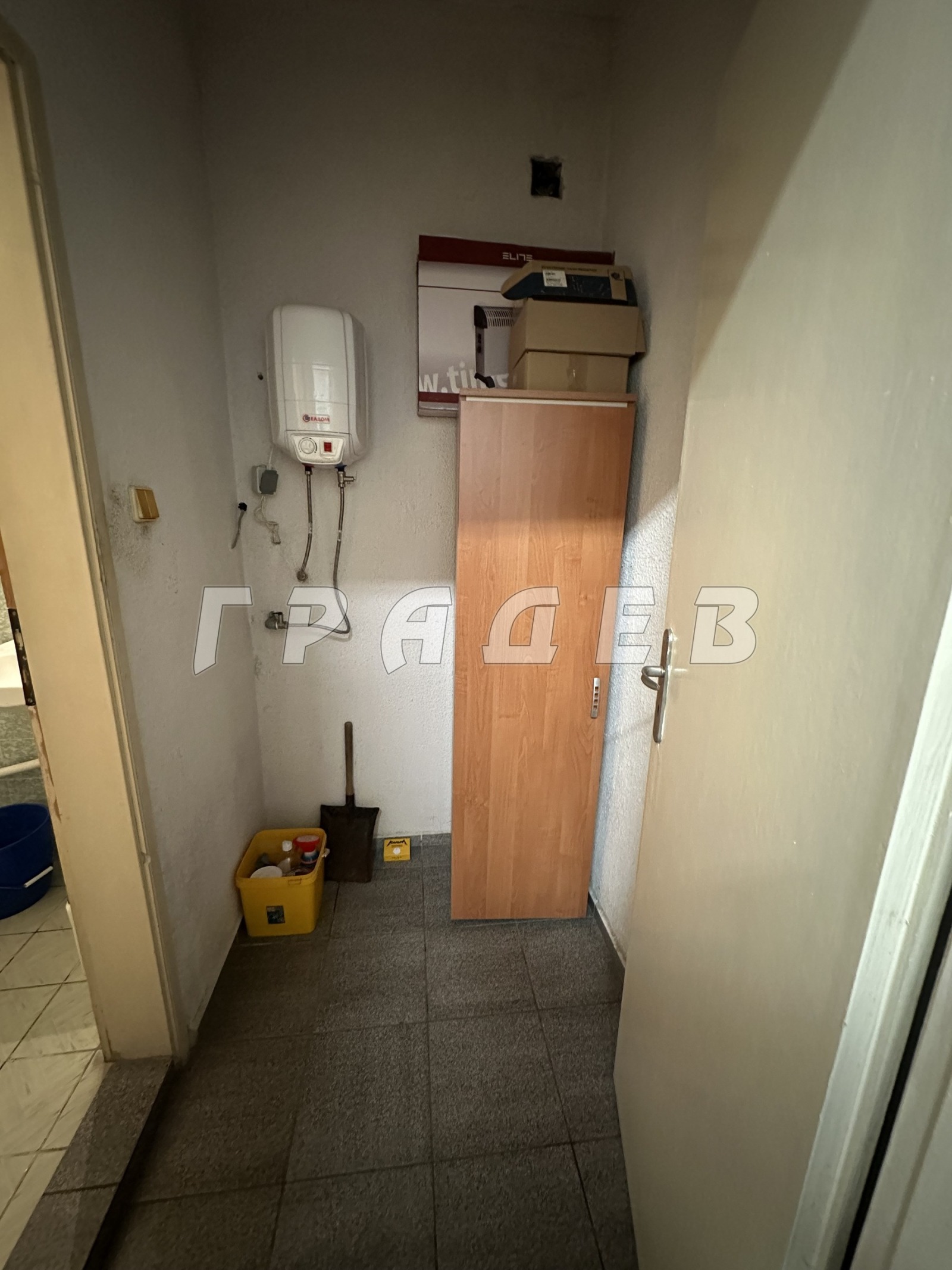 Дава под наем МАГАЗИН, гр. Русе, Център, снимка 5 - Магазини - 54211455