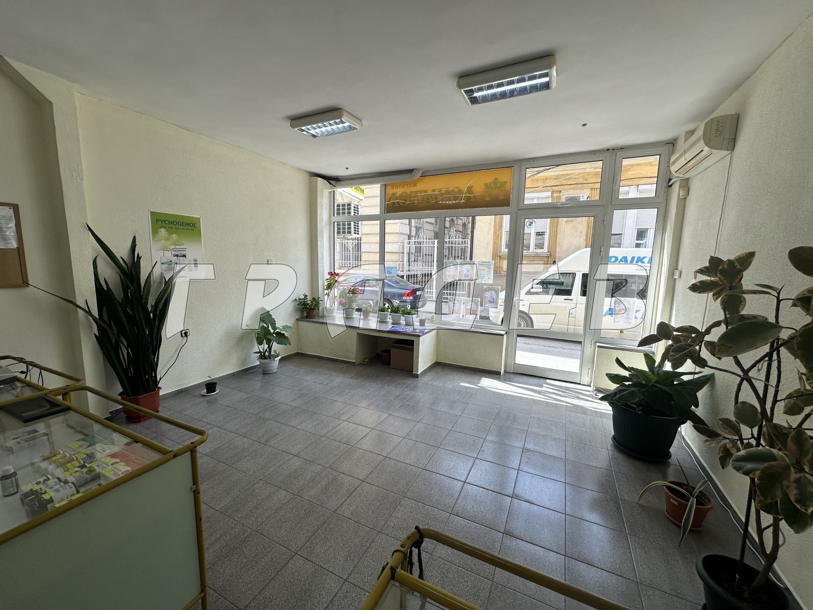 Дава под наем МАГАЗИН, гр. Русе, Център