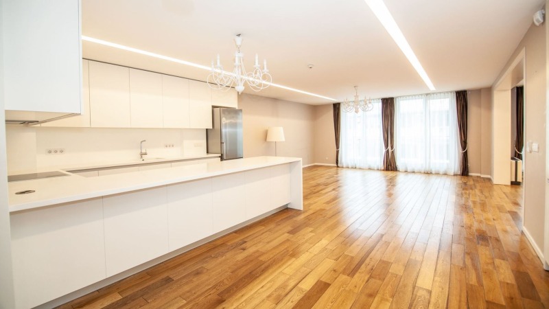 Te huur  3+ slaapkamer Sofia , Tsentar , 450 m² | 36777568