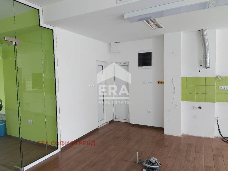 Kiadó  Bár; Kávézó Sofia , Zona B-18 , 130 négyzetméter | 38104501 - kép [3]