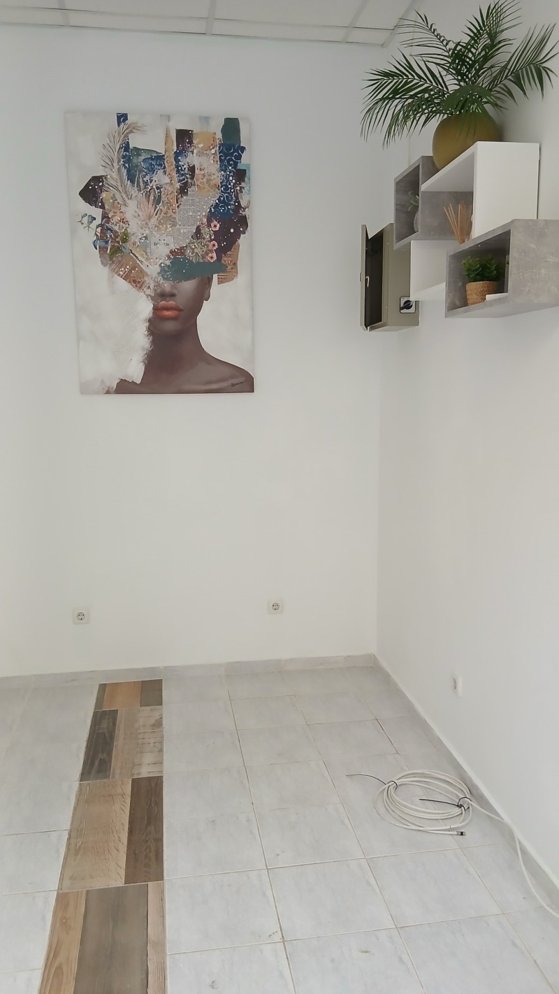 Дава под Наем МАГАЗИН в град Шумен, Център - 13 кв.м / 100 € » 195.58 лв., АДРЕС НЕДВИЖИМИ ИМОТИ - КАНТОРА ШУМЕН