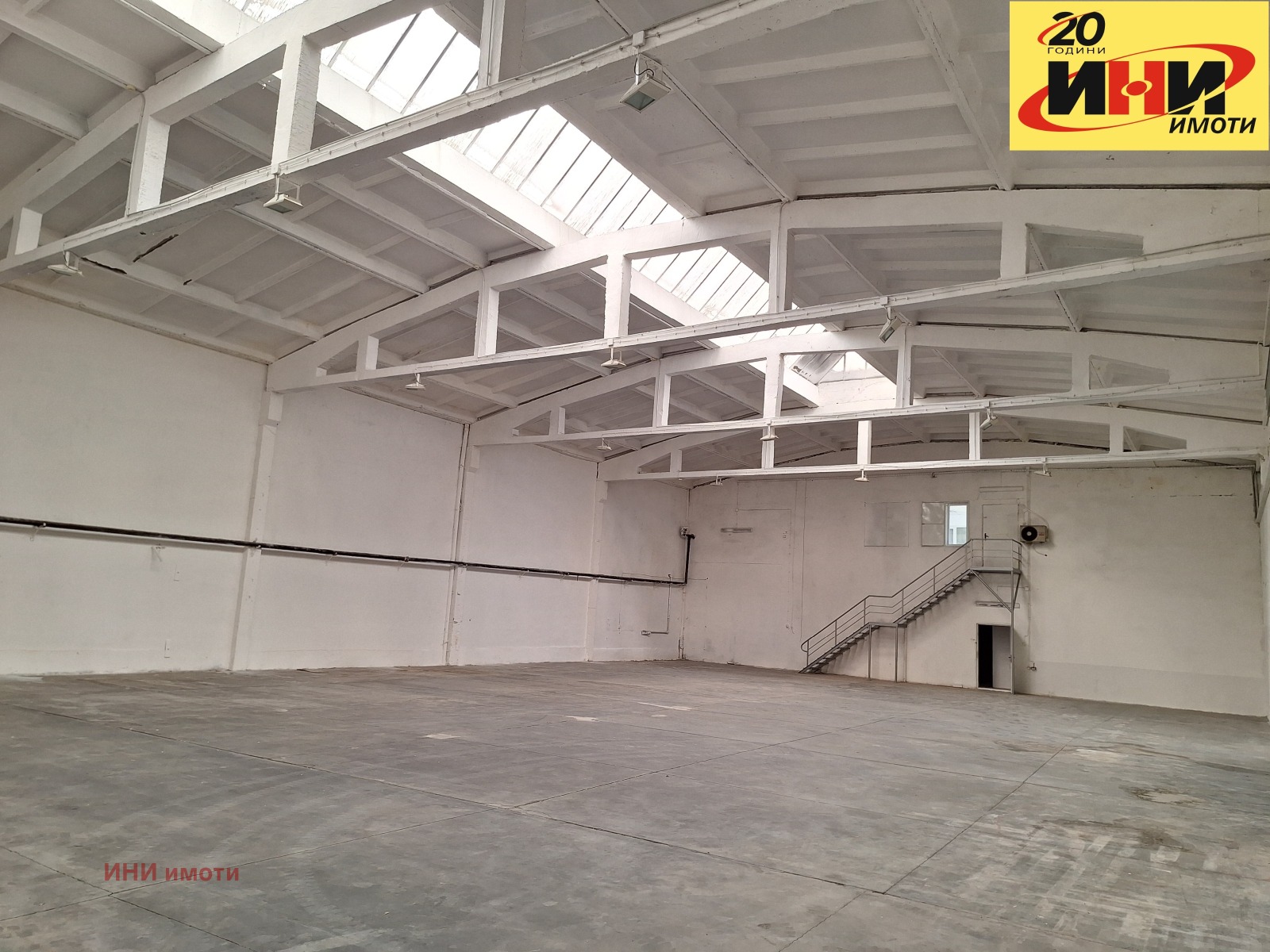 Дава под наем СКЛАД, гр. Русе, Промишлена зона - Изток, снимка 2 - Складове - 53870865