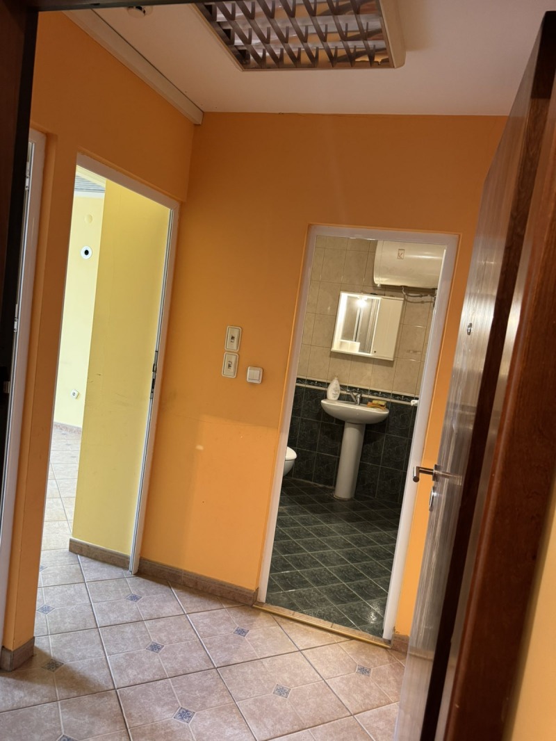 Дава под Наем ОФИС в град Варна, ЖП Гара - 54 кв.м / 350 € » 684.54 лв., РОНЕВА