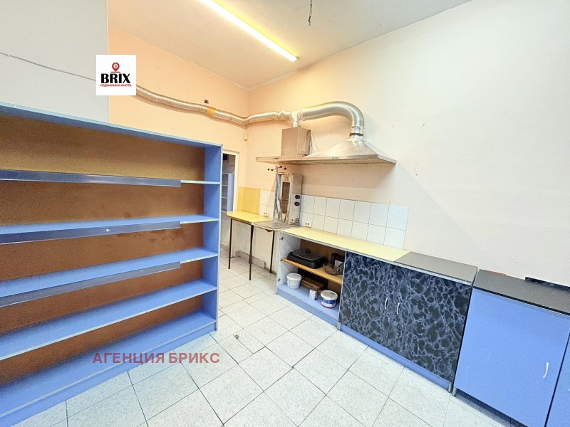 Дава под наем МАГАЗИН, гр. Русе, Дружба 2, снимка 2 - Магазини - 52243431