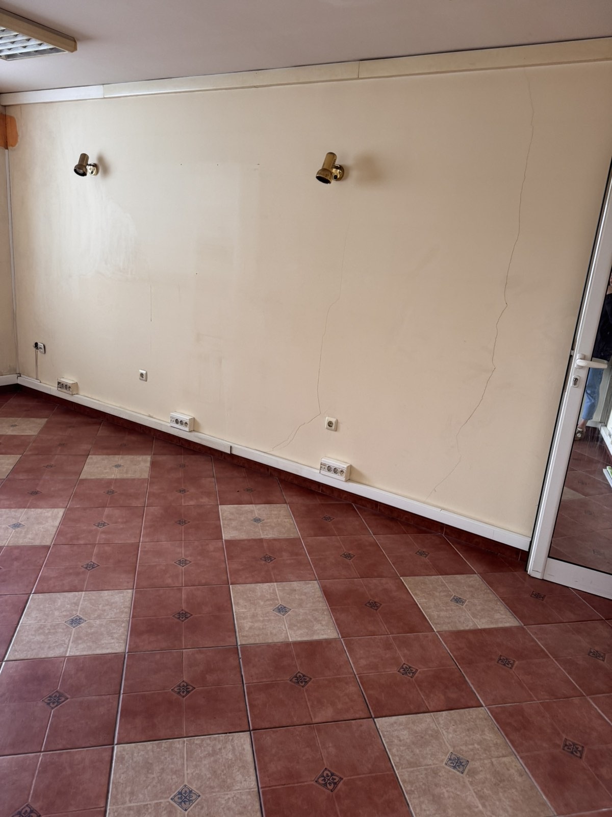 Дава под наем ОФИС, гр. Варна, ЖП Гара, снимка 7 - Офиси - 53695366