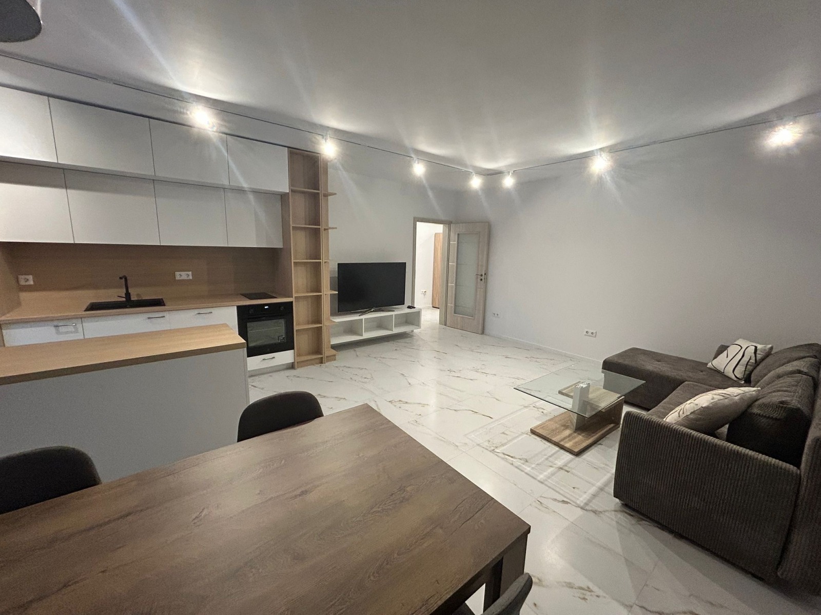 Дава под наем 3-СТАЕН, гр. София, Витоша, снимка 5 - Апартаменти - 53879598