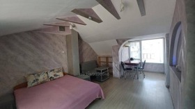 1 quarto Lazur, Burgas 4