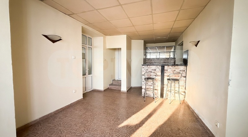 Дава под Наем ОФИС в град Варна, Център - 75 кв.м / 400 € » 782.33 лв., ТОПИММО