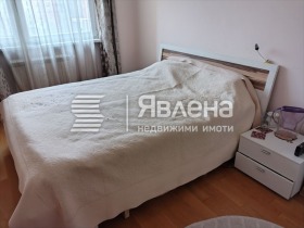 Дава под наем  4-стаен, град София