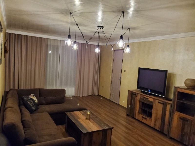 Дава под наем 3-СТАЕН, гр. София, Изгрев, снимка 2 - Апартаменти - 53197943