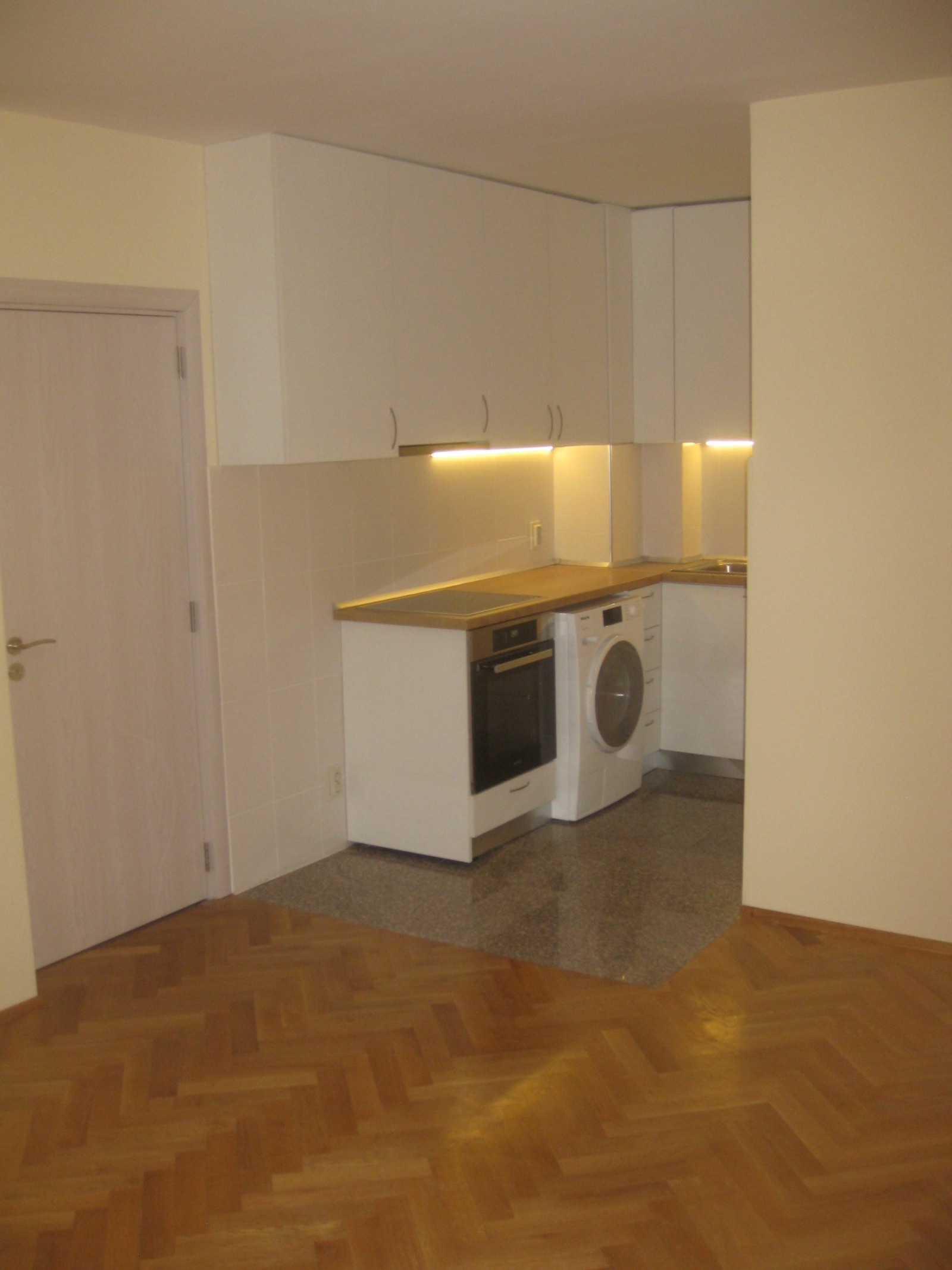 Дава под наем 2-СТАЕН, гр. София, Център