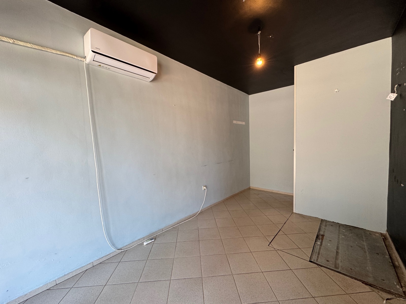 Дава под наем МАГАЗИН, гр. Пловдив, Младежки Хълм, снимка 2 - Магазини - 53806416