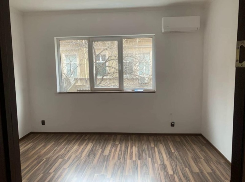 Дава под нем  Офис, град София, Център •  775 EUR • ID 31979889 — holmes.bg - [1] 