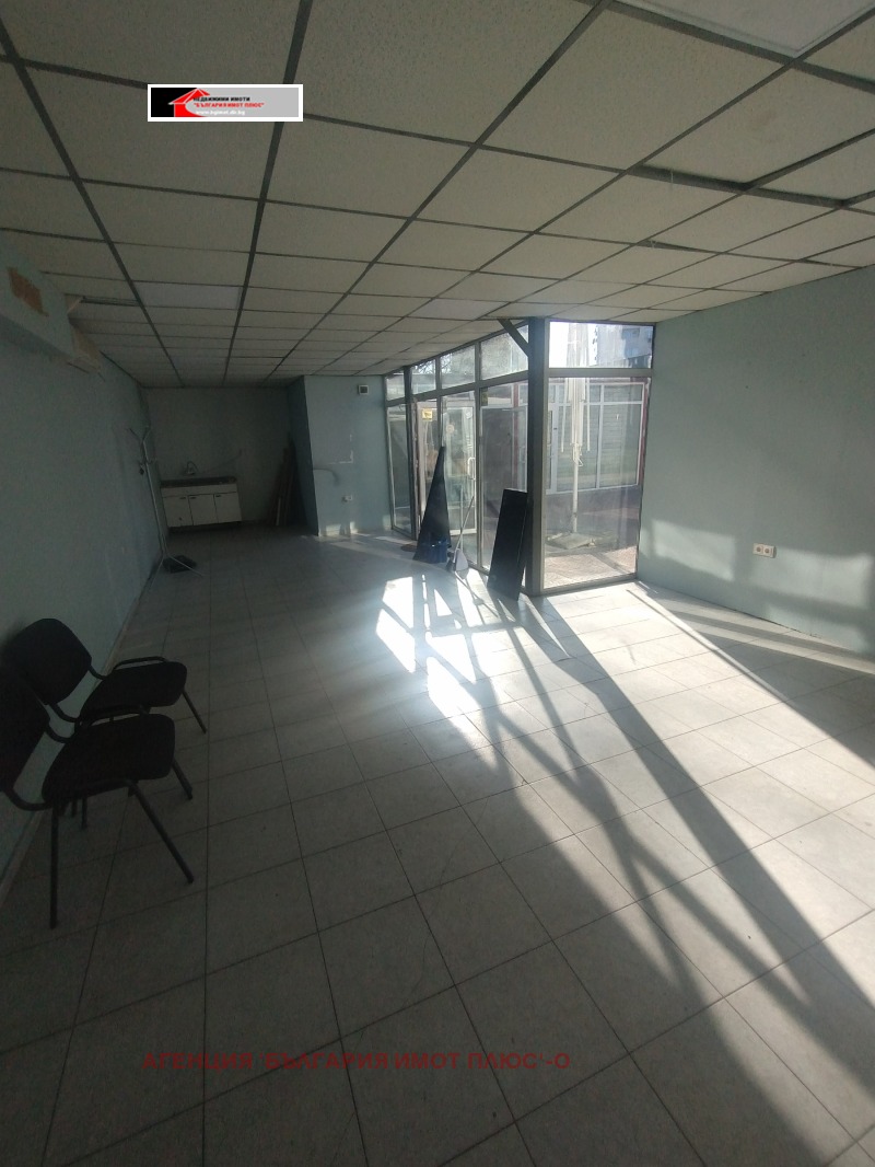 Дава под наем МАГАЗИН, гр. София, Надежда 2, снимка 4 - Магазини - 52571298