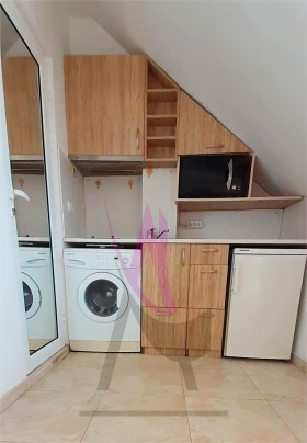Studio Kolhozen pazar, Varna