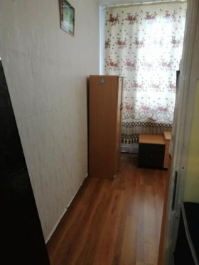 Zimmer Zona B-18, Sofia 5