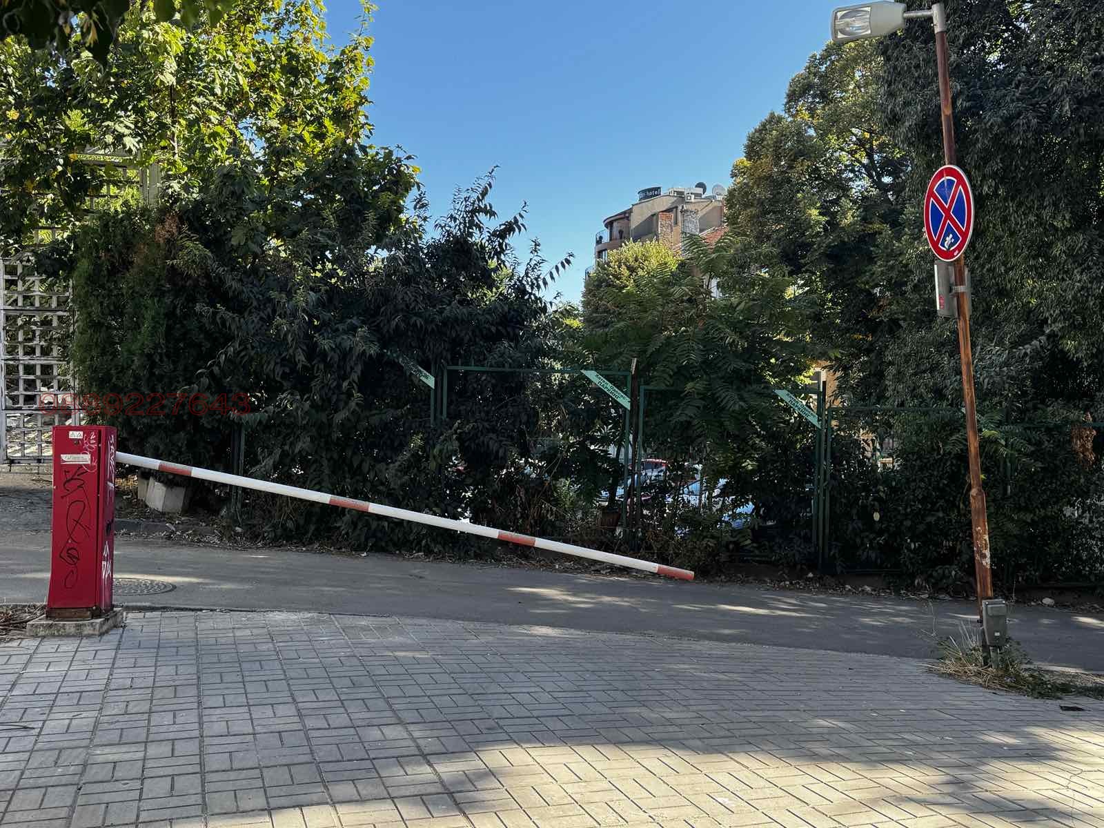 Дава под наем ГАРАЖ, ПАРКОМЯСТО, гр. Варна, Център, снимка 6 - Гаражи и паркоместа - 55073003