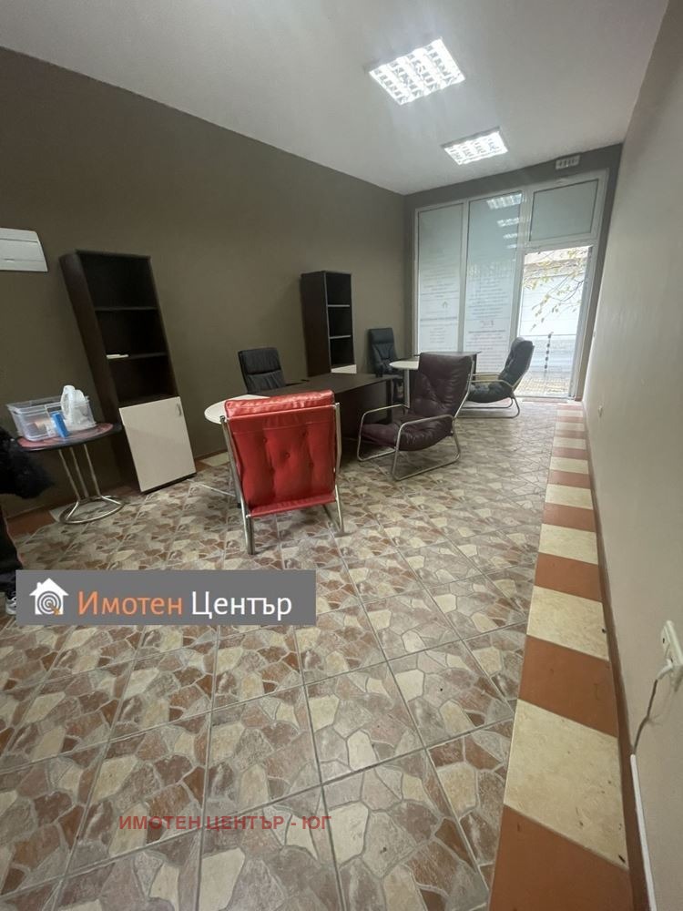 Издаје се  Схоп Софија , Банишора , 35 м2 | 83761827
