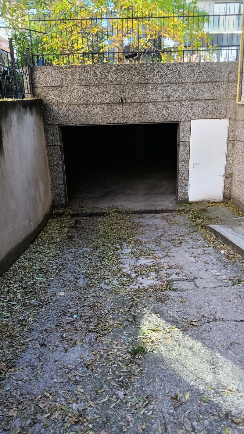 Дава под наем ГАРАЖ, ПАРКОМЯСТО, гр. София, Борово, снимка 2 - Гаражи и паркоместа - 52224264