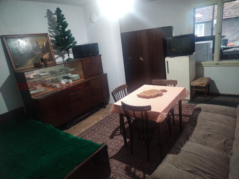 Дава под наем КЪЩА, гр. Разград, Абитрус, снимка 2 - Къщи - 53164885