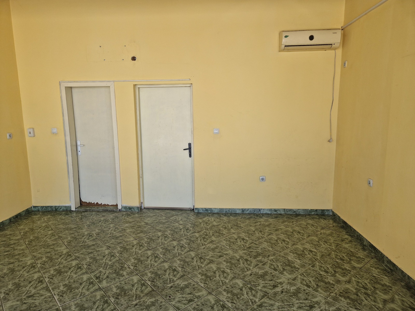 Дава под наем ОФИС, гр. Плевен, Дружба 1, снимка 3 - Офиси - 54053733