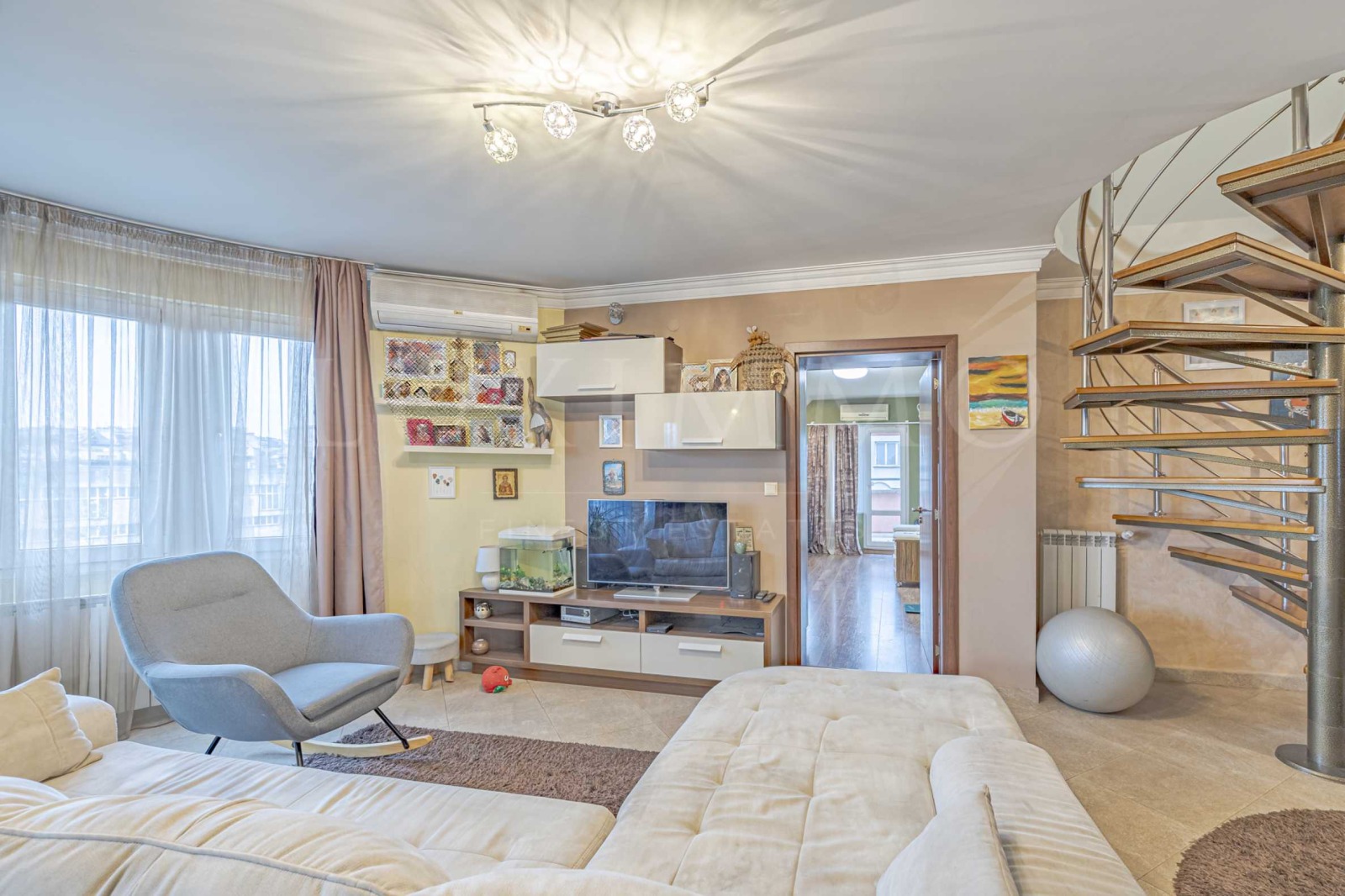 Дава под наем 4-СТАЕН, гр. София, Оборище, снимка 5 - Апартаменти - 53744182