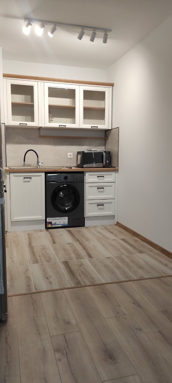 Дава под наем 2-СТАЕН, гр. София, Връбница 2