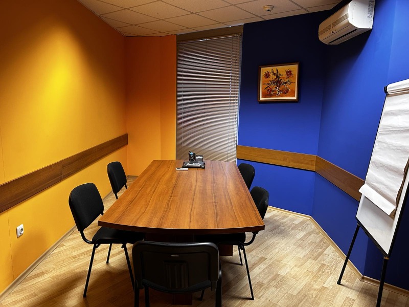 K pronájmu  Kancelář Sofia , Mladost 1 , 196 m2 | 99618897