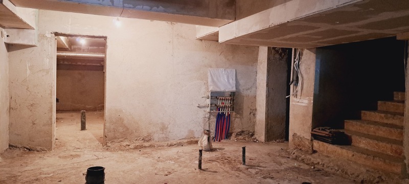 Дава под наем СКЛАД, гр. Перник, Изток, снимка 4 - Складове - 52283894