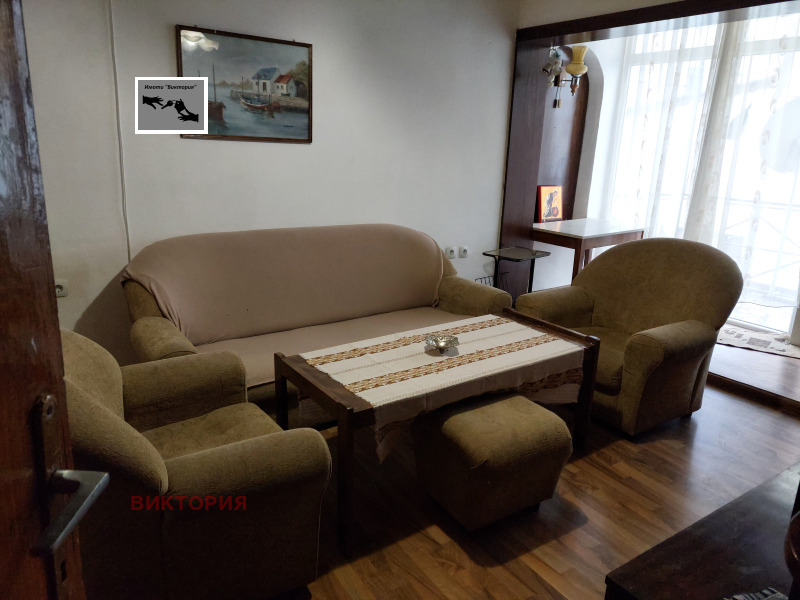 Дава под наем КЪЩА, гр. Пазарджик, Руски, снимка 8 - Къщи - 52024485