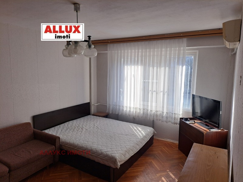 Kiadó  Stúdió Ruse , Vazrazsdane , 40 négyzetméter | 61559597