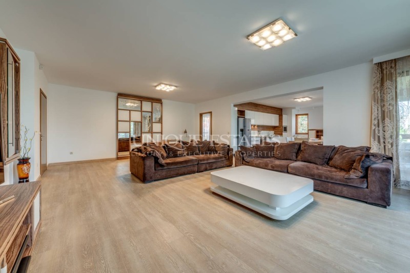 For Rent  3+ bedroom Sofia , Vitosha , 262 sq.m | 59205548